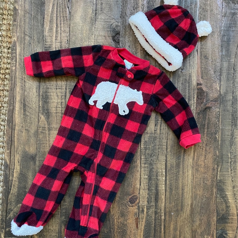 0-3 m pajama set *never worn*